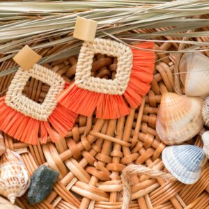 Stylish rattan earrings with seashell accents, perfect for summer vibes.